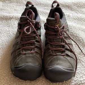Women’s Keen steal toe shoes size 8.5